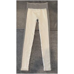 Forever 21- SEAMLESS RIBBED KNIT LEGGINGS-WHITE & BLACK STRIPE SIZE S/M